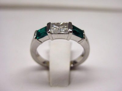 3-stone-emerald-ring-5